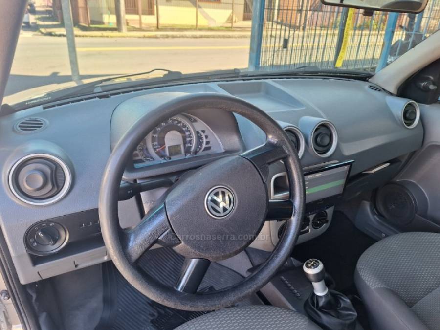 VOLKSWAGEN - SAVEIRO - 2005/2006 - Prata - R$ 32.000,00