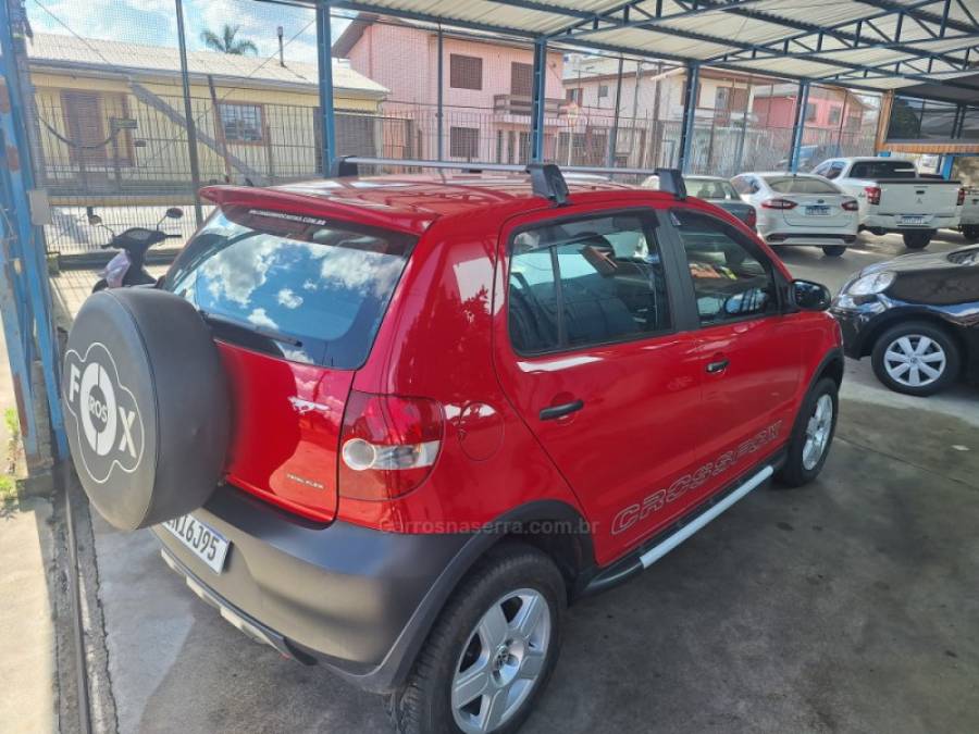 VOLKSWAGEN - CROSSFOX - 2006/2007 - Vermelha - R$ 31.900,00