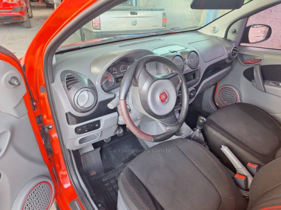 FIAT - PALIO - 2014/2014 - Vermelha - R$ 40.990,00