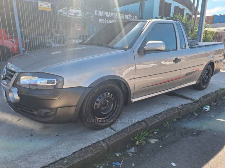 VOLKSWAGEN - SAVEIRO - 2005/2006 - Prata - R$ 32.000,00