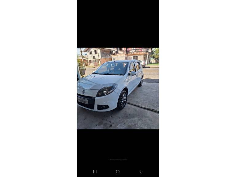 RENAULT - SANDERO - 2014/2014 - Branca - R$ 32.000,00
