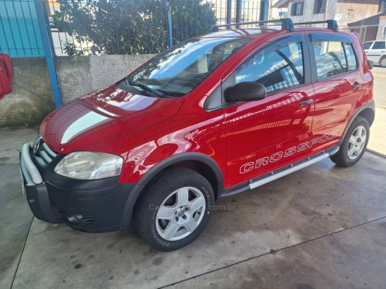 VOLKSWAGEN - CROSSFOX - 2006/2007 - Vermelha - R$ 31.900,00