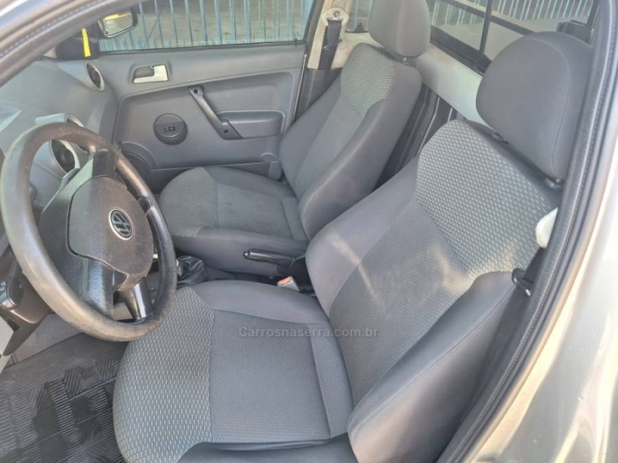 VOLKSWAGEN - SAVEIRO - 2005/2006 - Prata - R$ 32.000,00