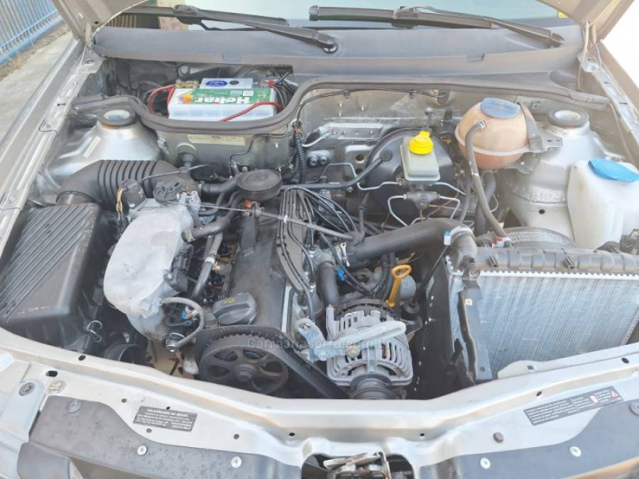 VOLKSWAGEN - SAVEIRO - 2005/2006 - Prata - R$ 32.000,00