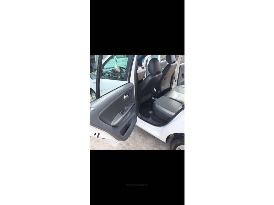 VOLKSWAGEN - FOX - 2016/2016 - Branca - R$ 47.900,00