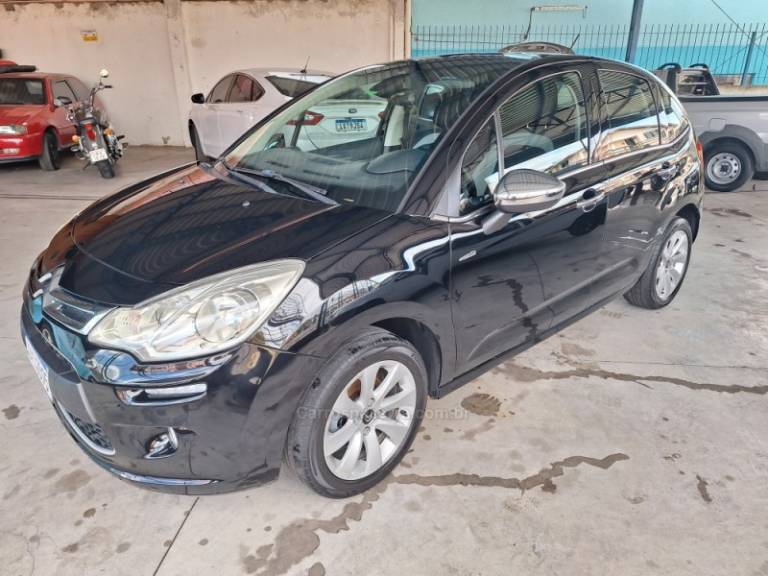 CITROËN - C3 - 2013/2014 - Preta - R$ 37.000,00
