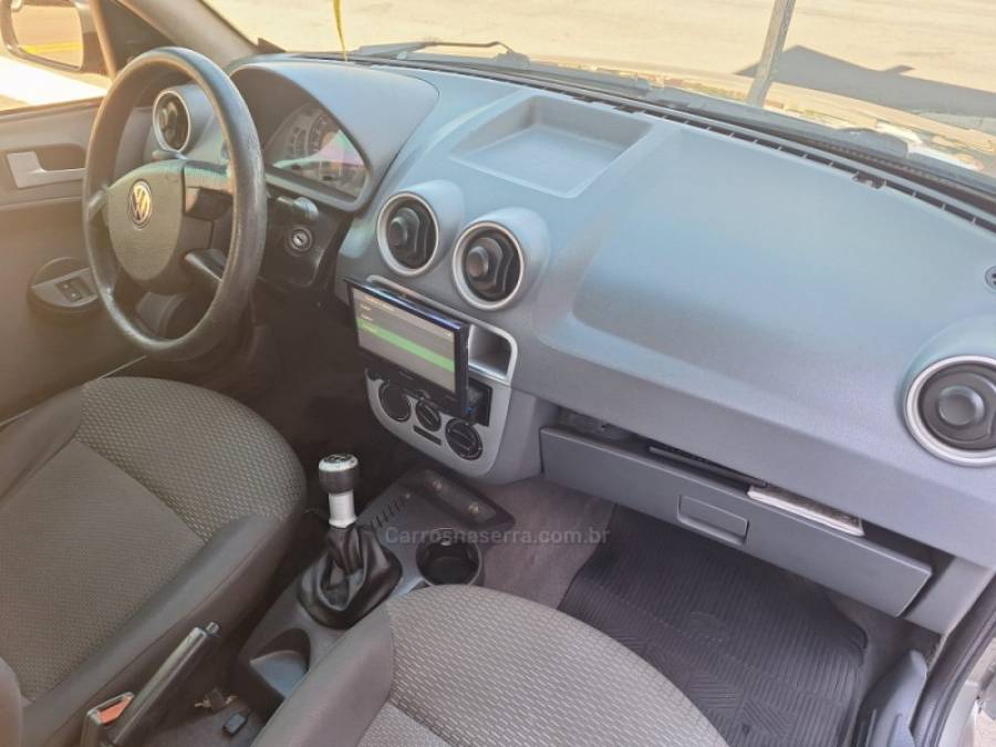 VOLKSWAGEN - SAVEIRO - 2005/2006 - Prata - R$ 32.000,00